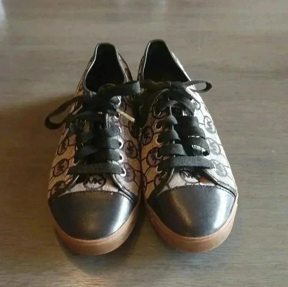 Michael Kors Signature Tennis Shoes NWOT - Picture 3 of 5